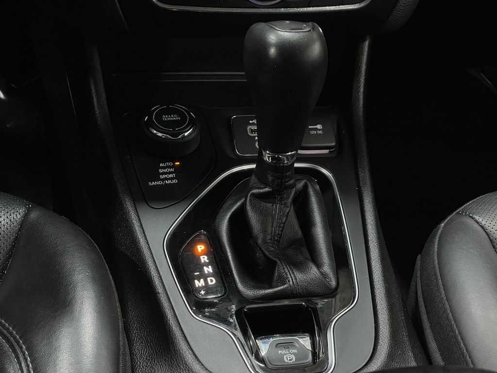 Used 2019 Jeep Cherokee Limited image 28