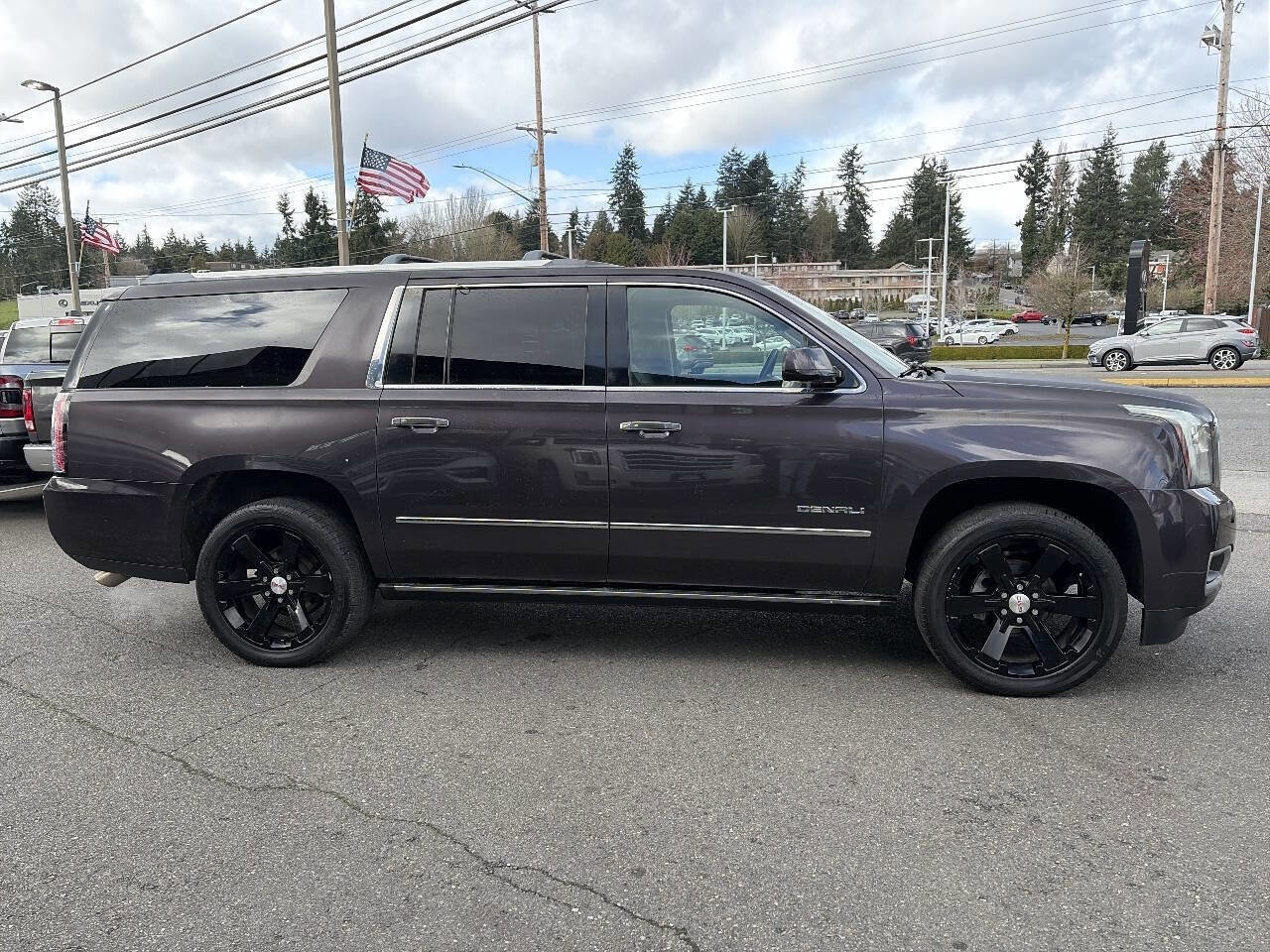 Used 2015 GMC Yukon XL Denali w/ Premium Package image 12