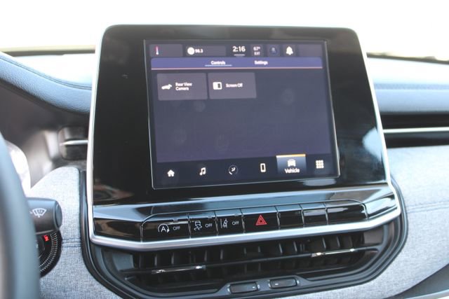 Used 2025 Jeep Compass Latitude image 29