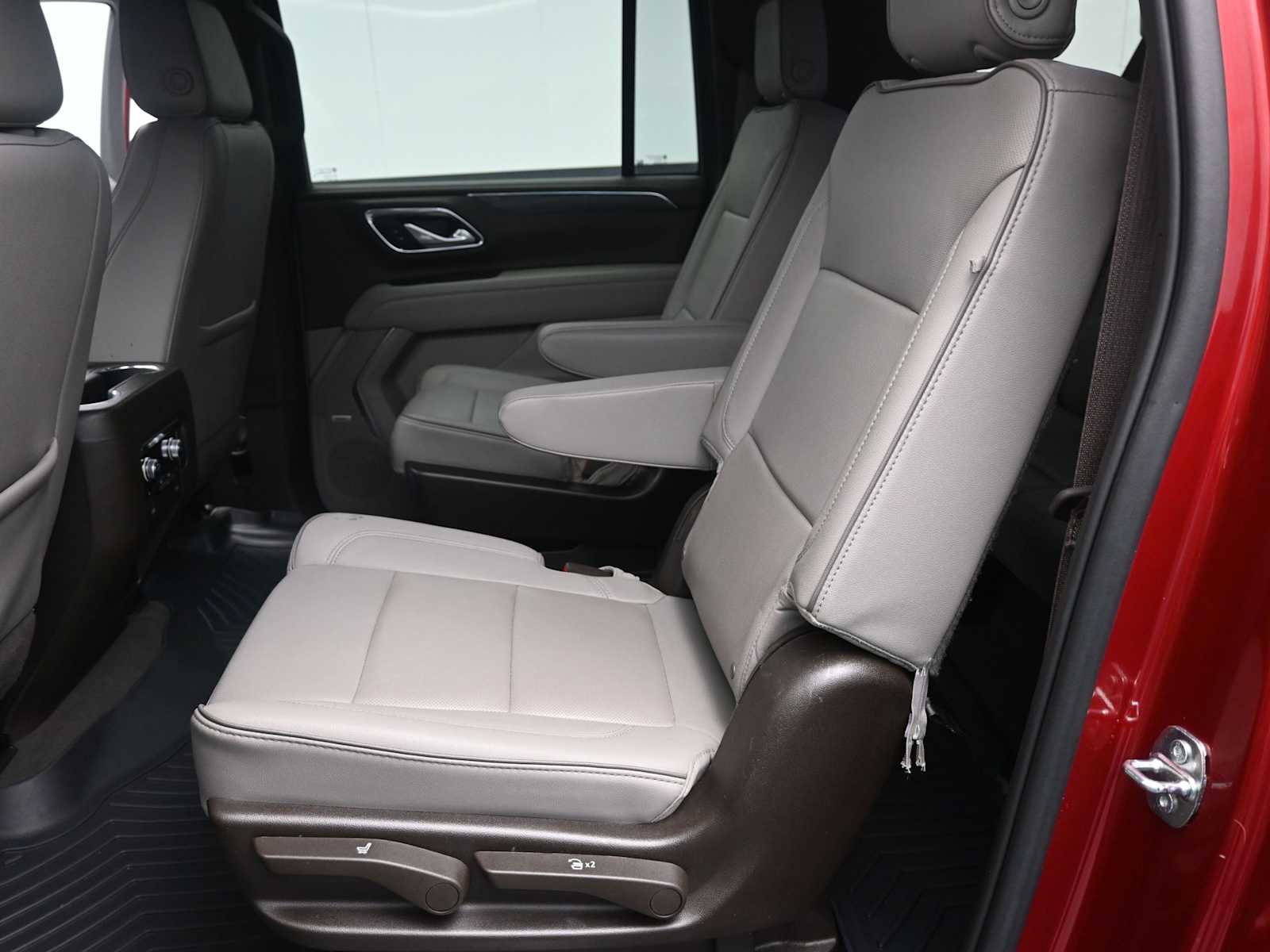 Used 2023 GMC Yukon XL SLT w/ SLT Premium Package image 18