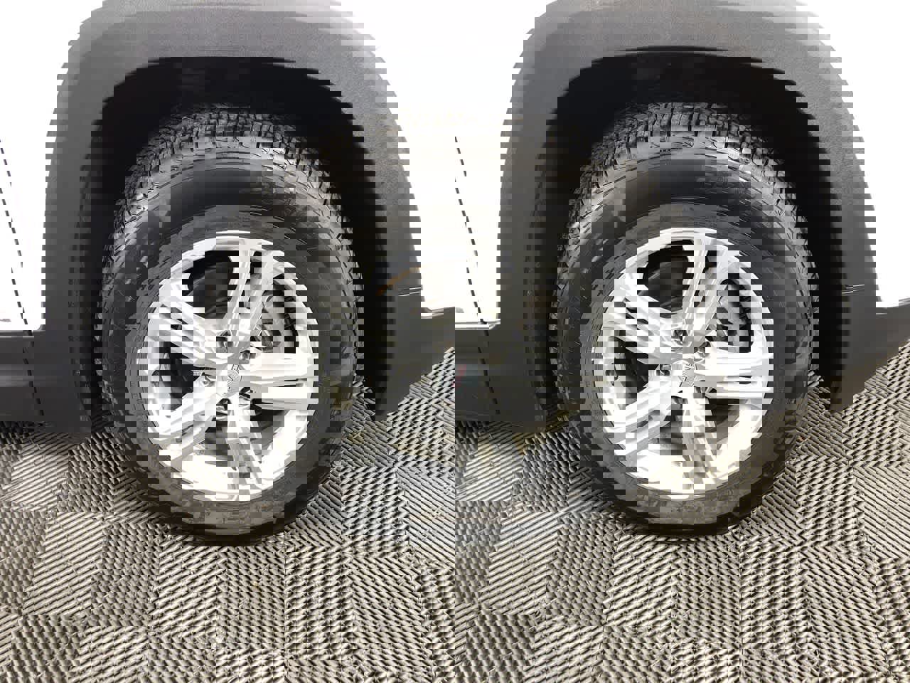 Used 2023 GMC Terrain SLE w/ Driver Convenience Package image 10