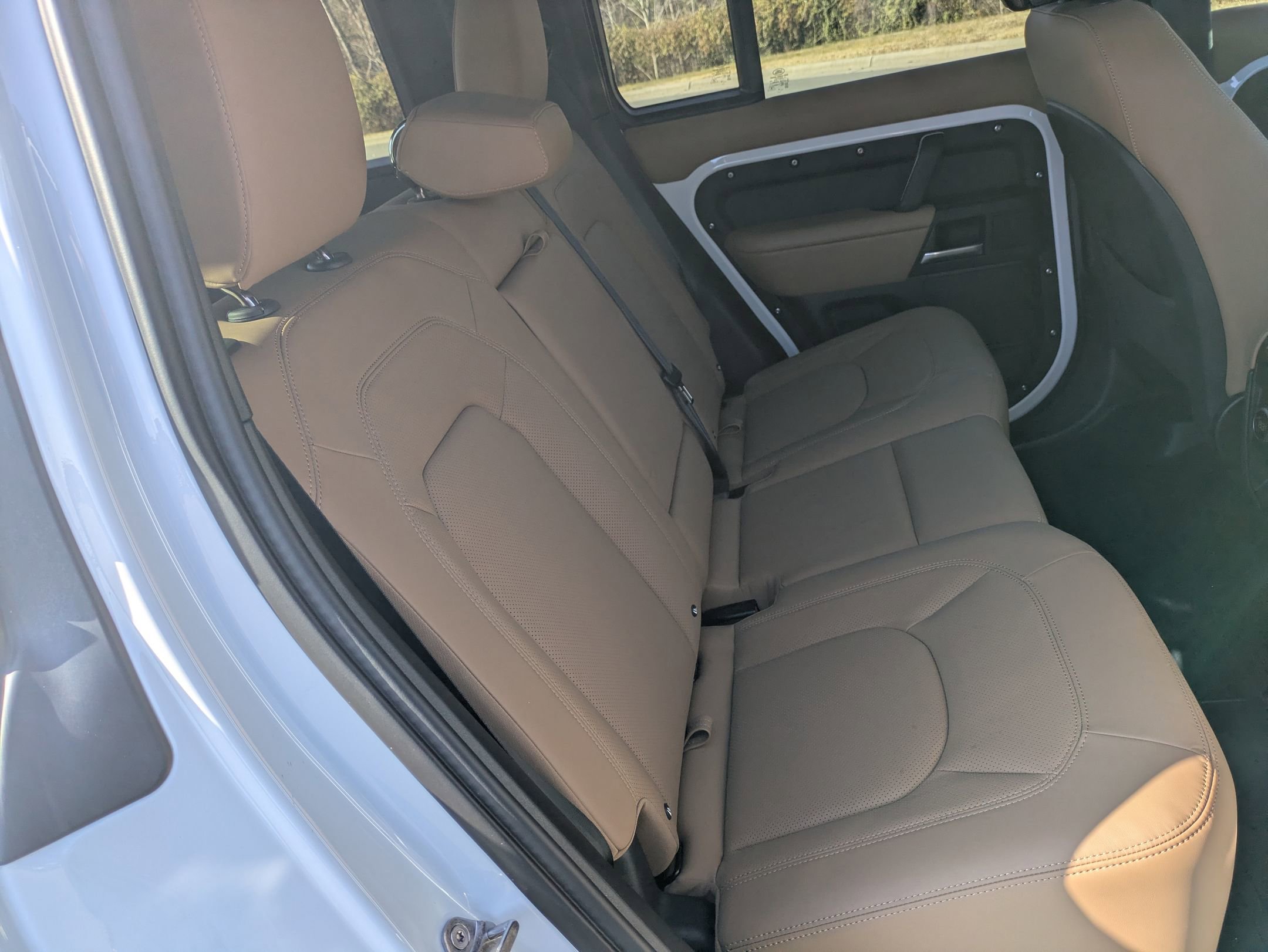 Certified 2025 Land Rover Defender 110 X-Dynamic SE image 29