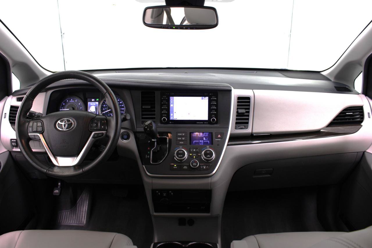 Used 2020 Toyota Sienna XLE Premium FWD image 43