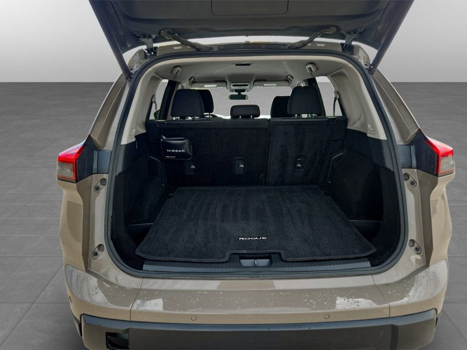 Used 2024 Nissan Rogue SV image 12