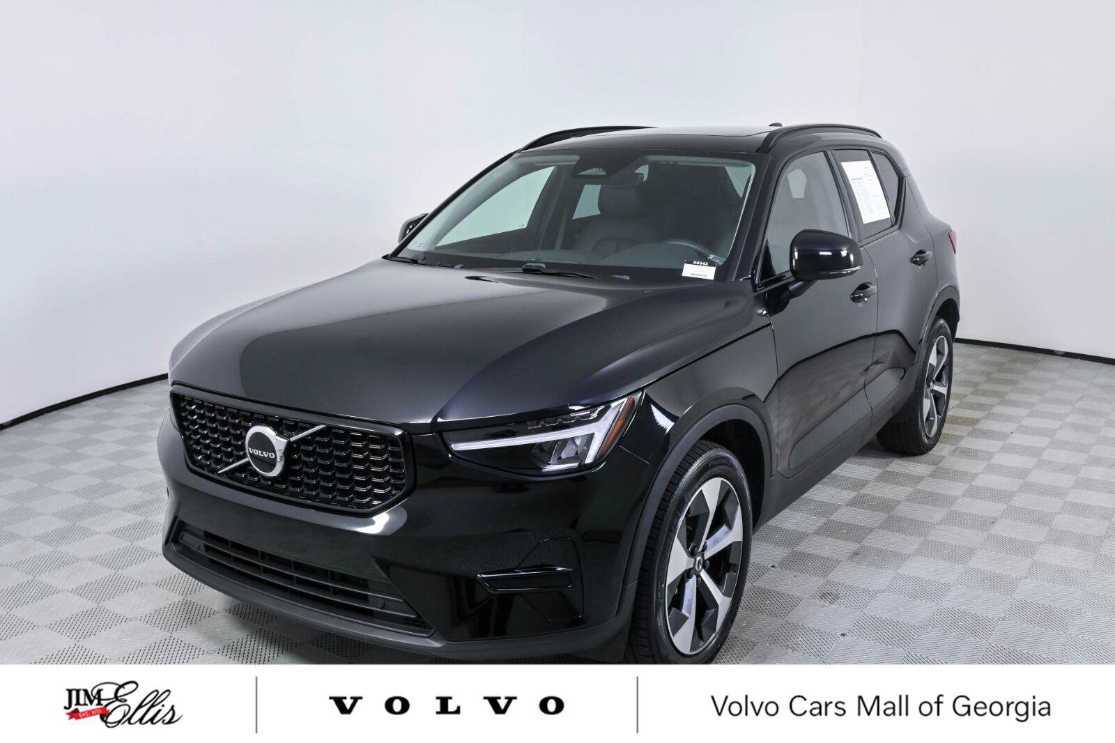 Used 2024 Volvo XC40 B5 Core w/ Protection Package Premier AWD/4WD image 1