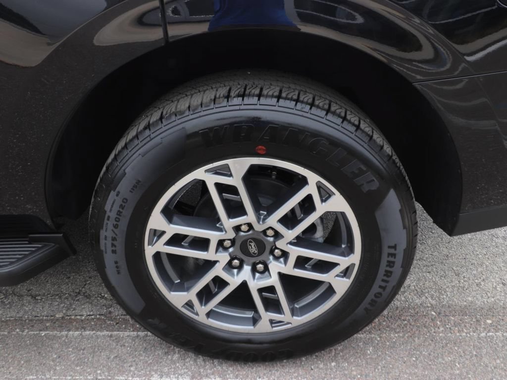 New 2026 Ford Expedition Active RWD image 17