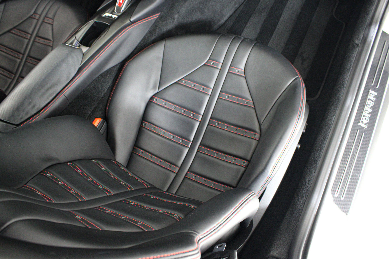 Used 2020 Ferrari 812 Superfast RWD image 26