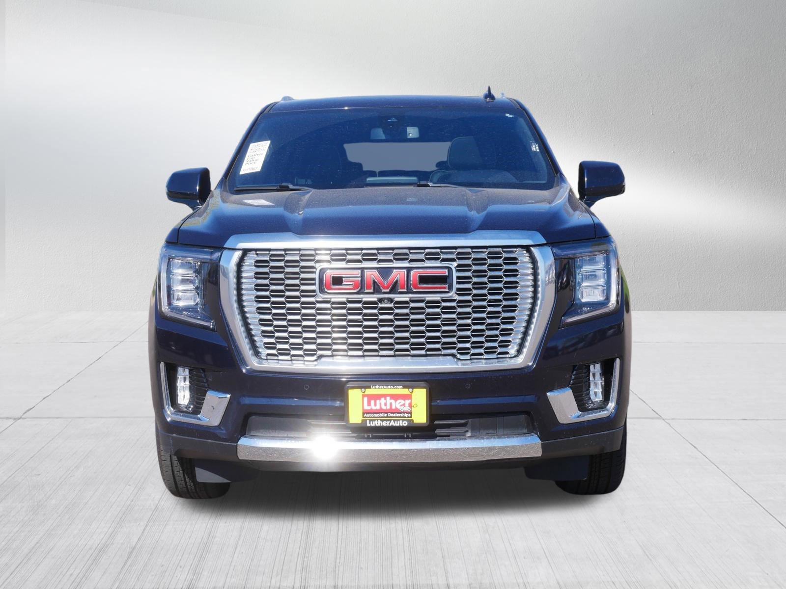 Used 2022 GMC Yukon XL SLT w/ SLT Premium Package AWD/4WD image 2