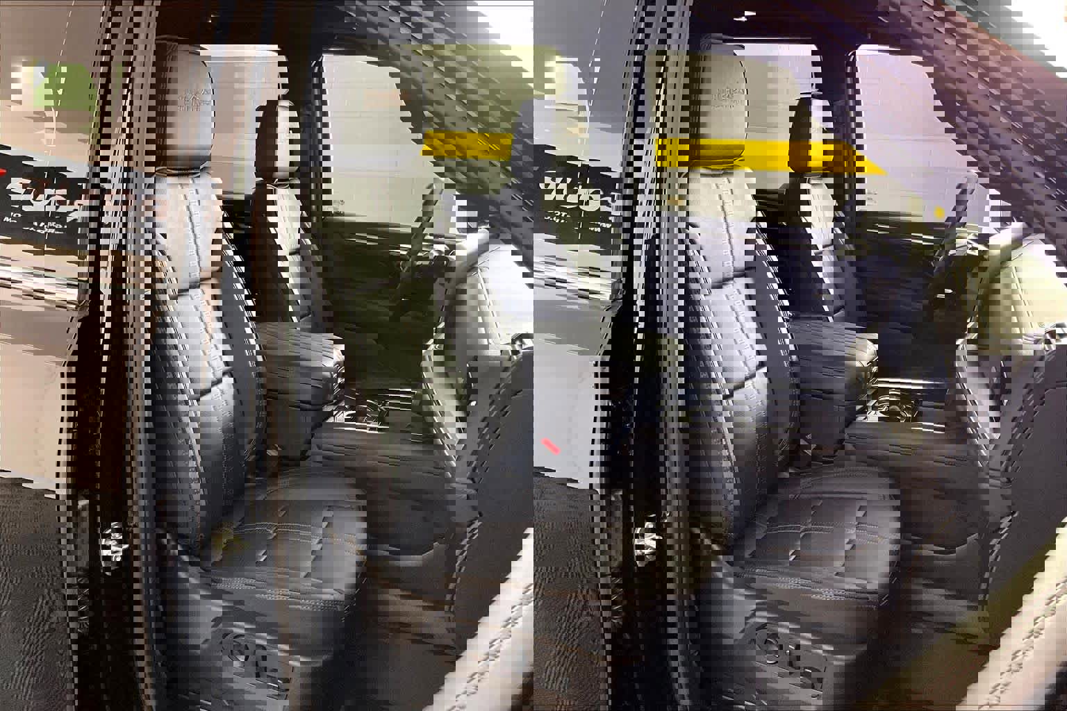 Used 2025 Chevrolet Suburban High Country image 9