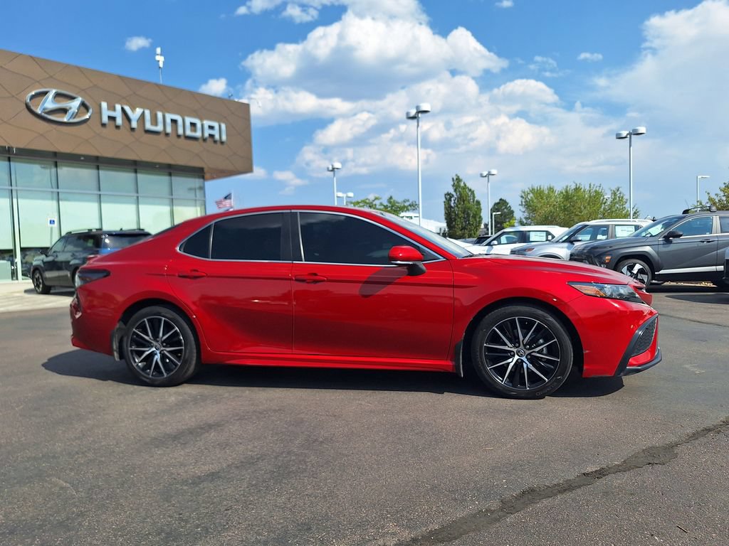 Used 2024 Toyota Camry SE FWD image 2