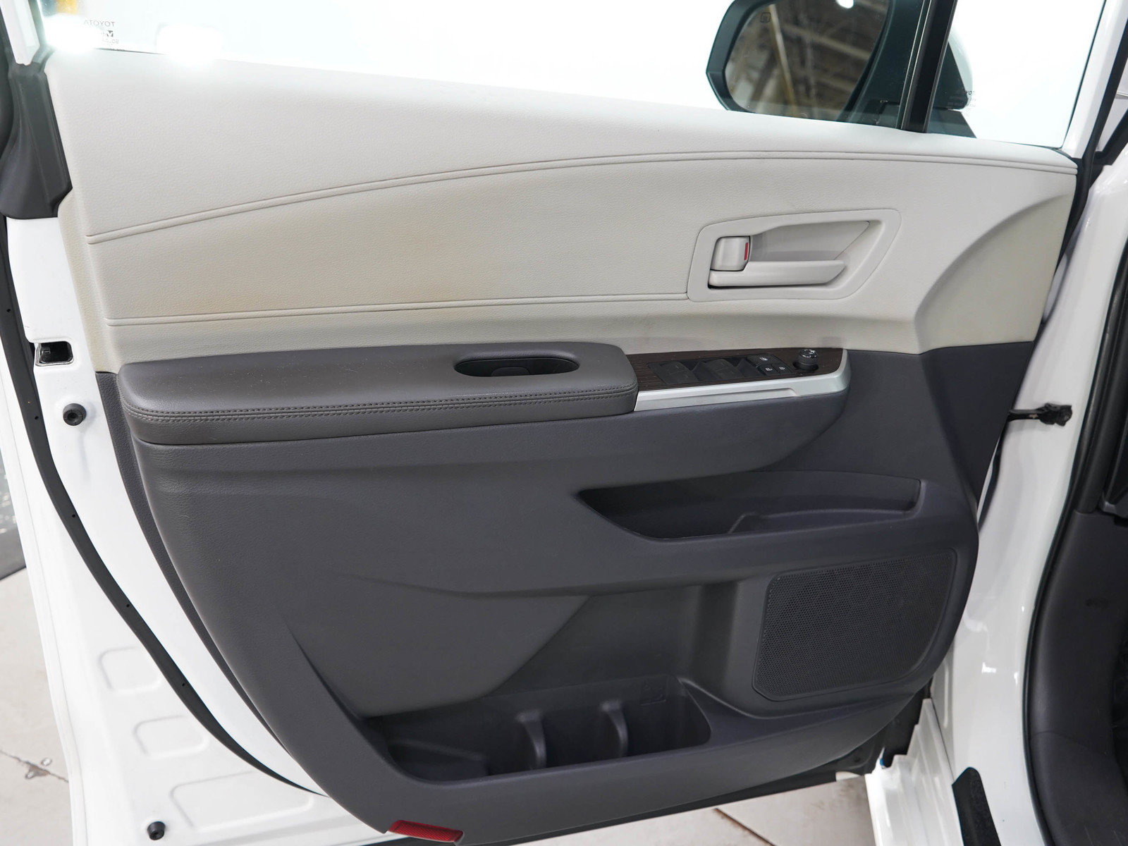Used 2021 Toyota Sienna LE AWD/4WD image 20