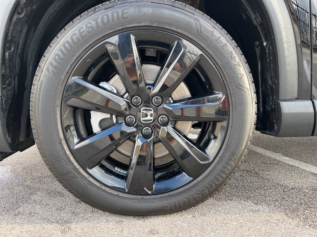 Certified 2025 Honda Pilot Black Edition image 13