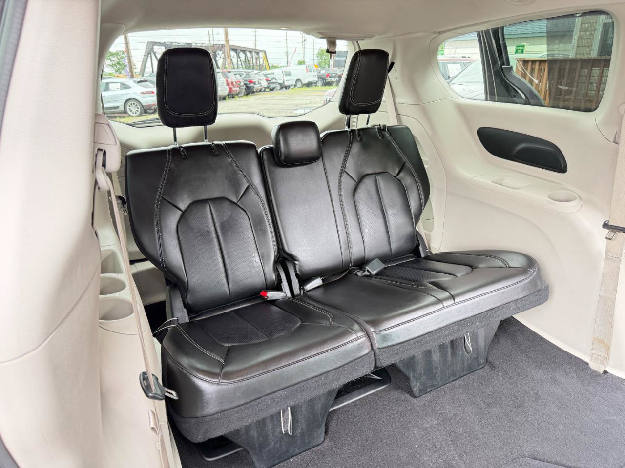 Used 2023 Chrysler Pacifica Touring-L FWD image 44