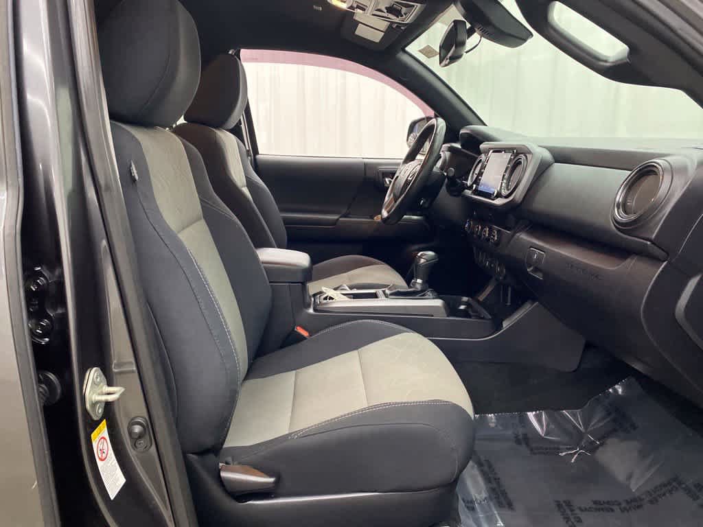Used 2020 Toyota Tacoma TRD Off-Road AWD/4WD image 18