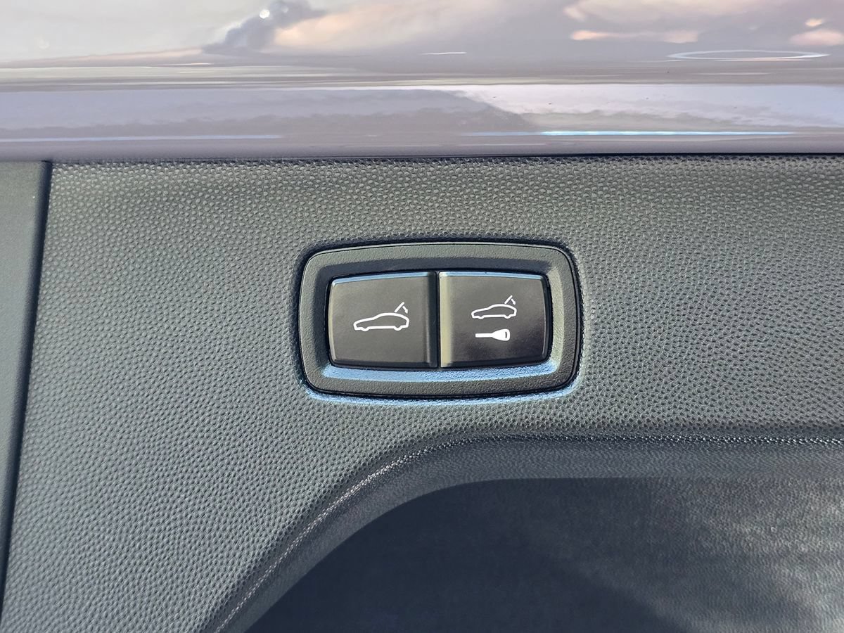 Used 2025 Porsche Macan 4 Electric AWD/4WD image 79