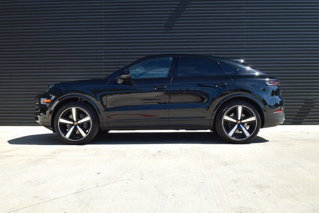 Used 2025 Porsche Cayenne Coupe AWD/4WD image 2