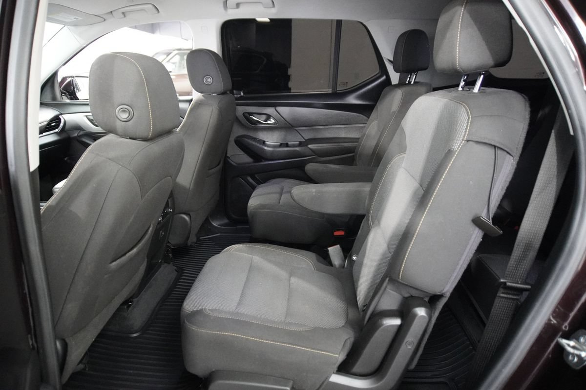 Used 2020 Chevrolet Traverse LT w/ Driver Confidence II Package AWD/4WD image 12