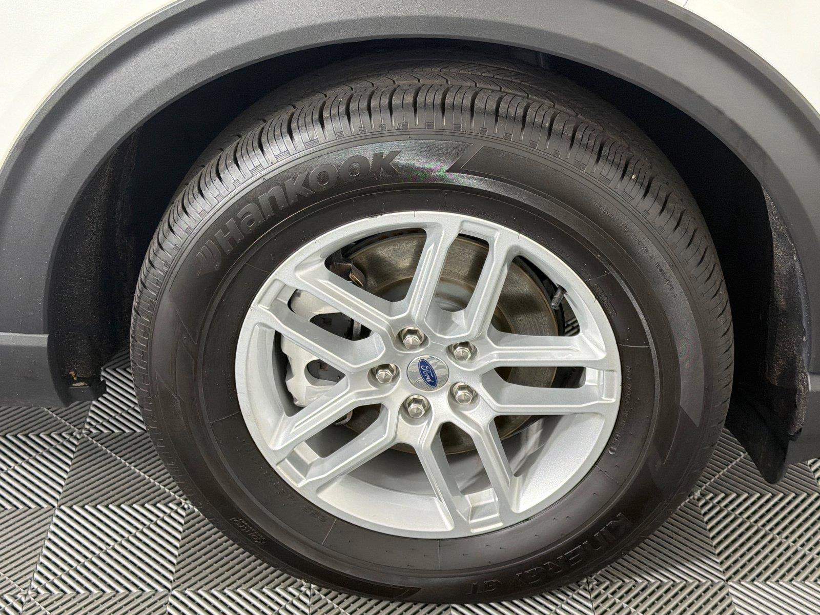 Used 2025 Ford Explorer Active RWD image 12