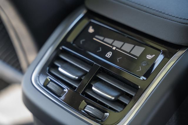 New 2027 Volvo XC60 B5 Ultra AWD/4WD image 34