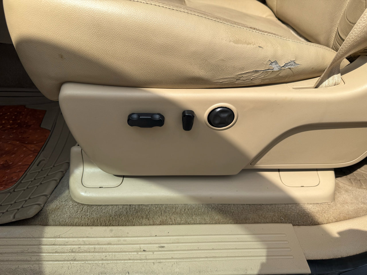 Used 2014 Chevrolet Silverado 2500 LTZ w/ LTZ Plus Package image 12