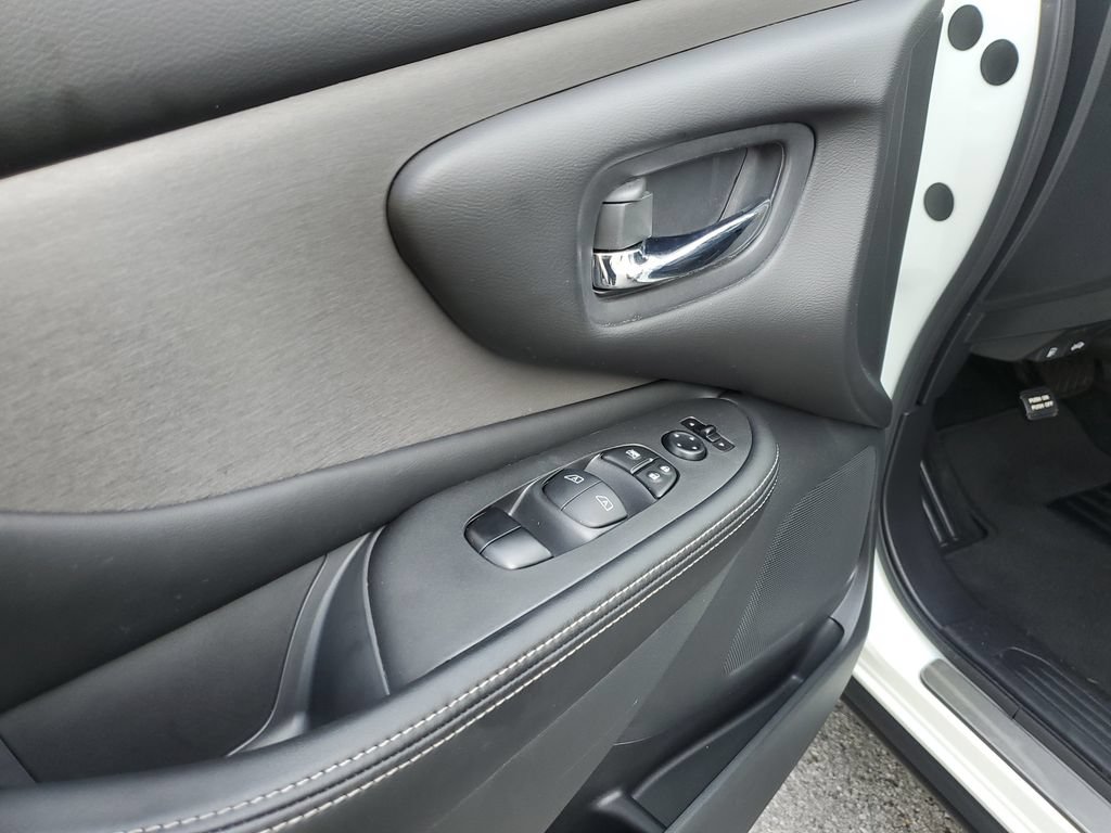 Certified 2024 Nissan Murano SV w/ SV Midnight Edition Package FWD image 18