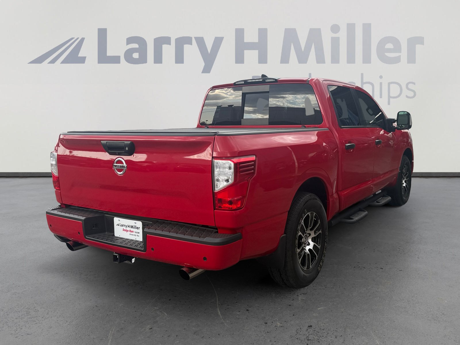 Used 2022 Nissan Titan SV w/ SV Convenience Package RWD image 5