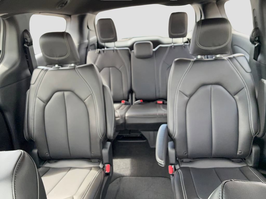 New 2026 Chrysler Pacifica Select AWD/4WD image 16