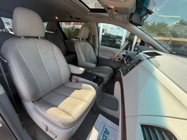 Used 2013 Toyota Sienna XLE FWD image 12