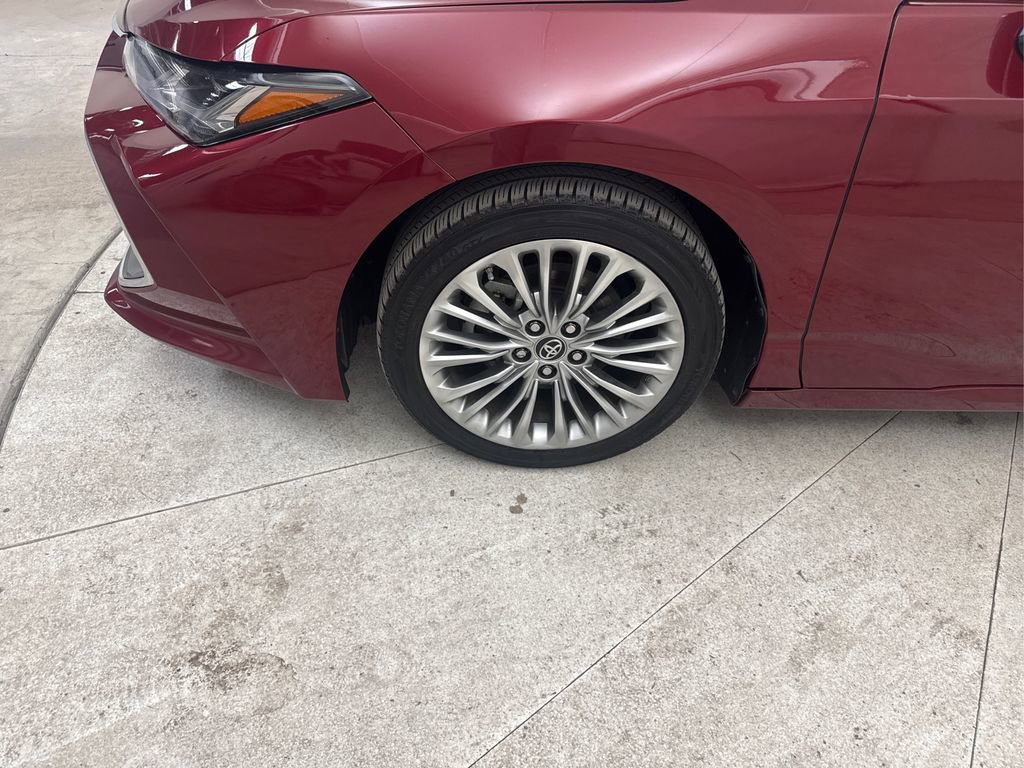 Used 2019 Toyota Avalon Limited image 16