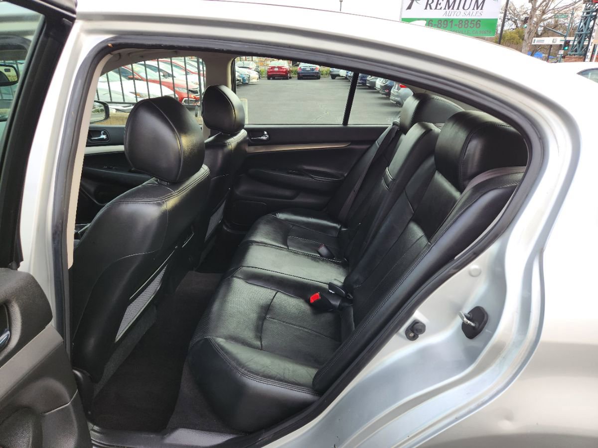 Used 2011 INFINITI G37 Journey w/ Premium Pkg image 10