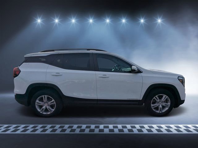 Used 2022 GMC Terrain SLE w/ Driver Convenience Package image 2