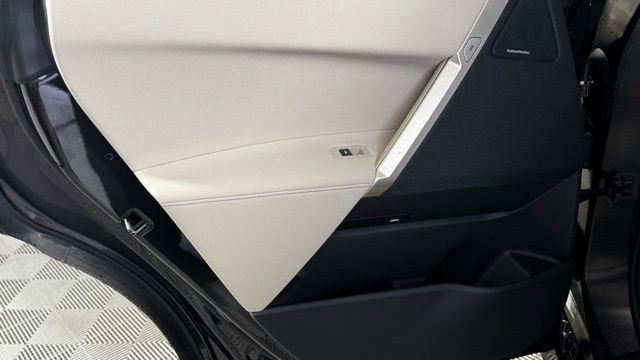 New 2026 BMW iX xDrive45 image 18