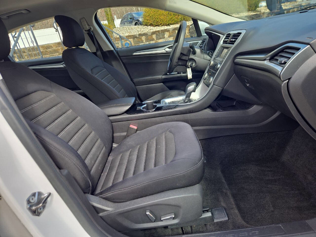 Used 2015 Ford Fusion SE image 22