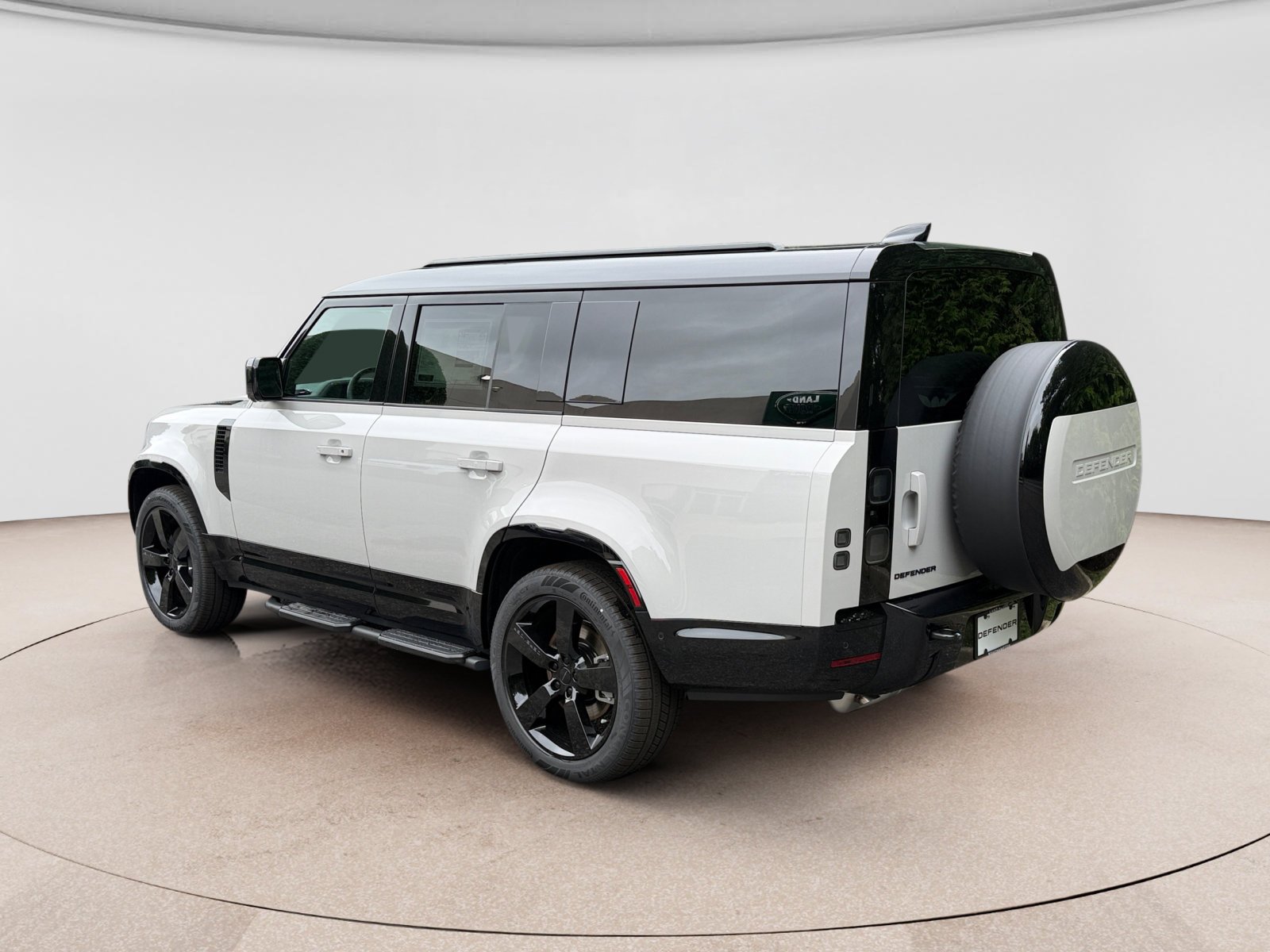 New 2026 Land Rover Defender 130 X-Dynamic SE AWD/4WD image 3