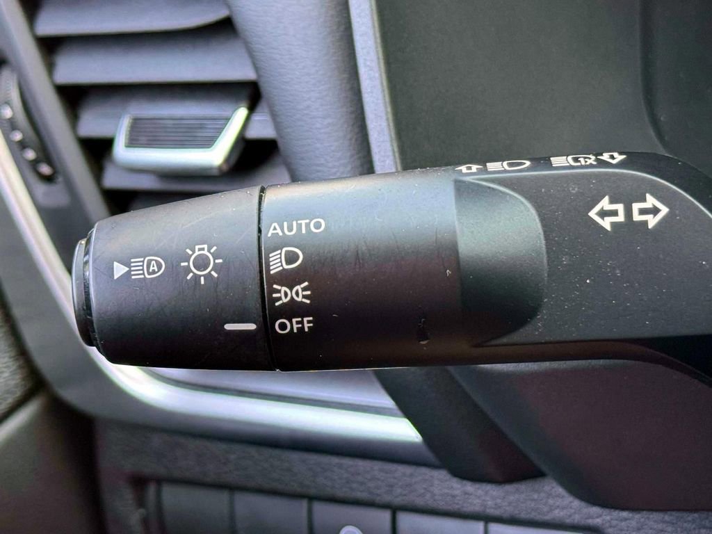 Used 2023 Nissan Rogue SV image 26