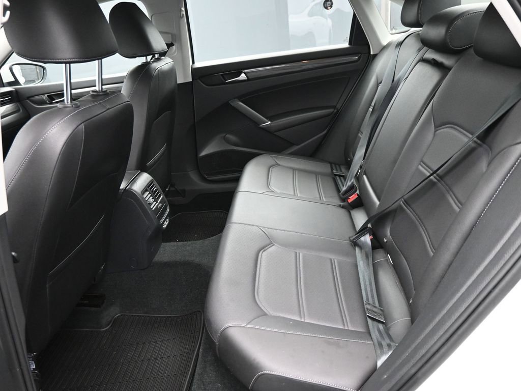 Used 2020 Volkswagen Passat 2.0T R-Line image 12