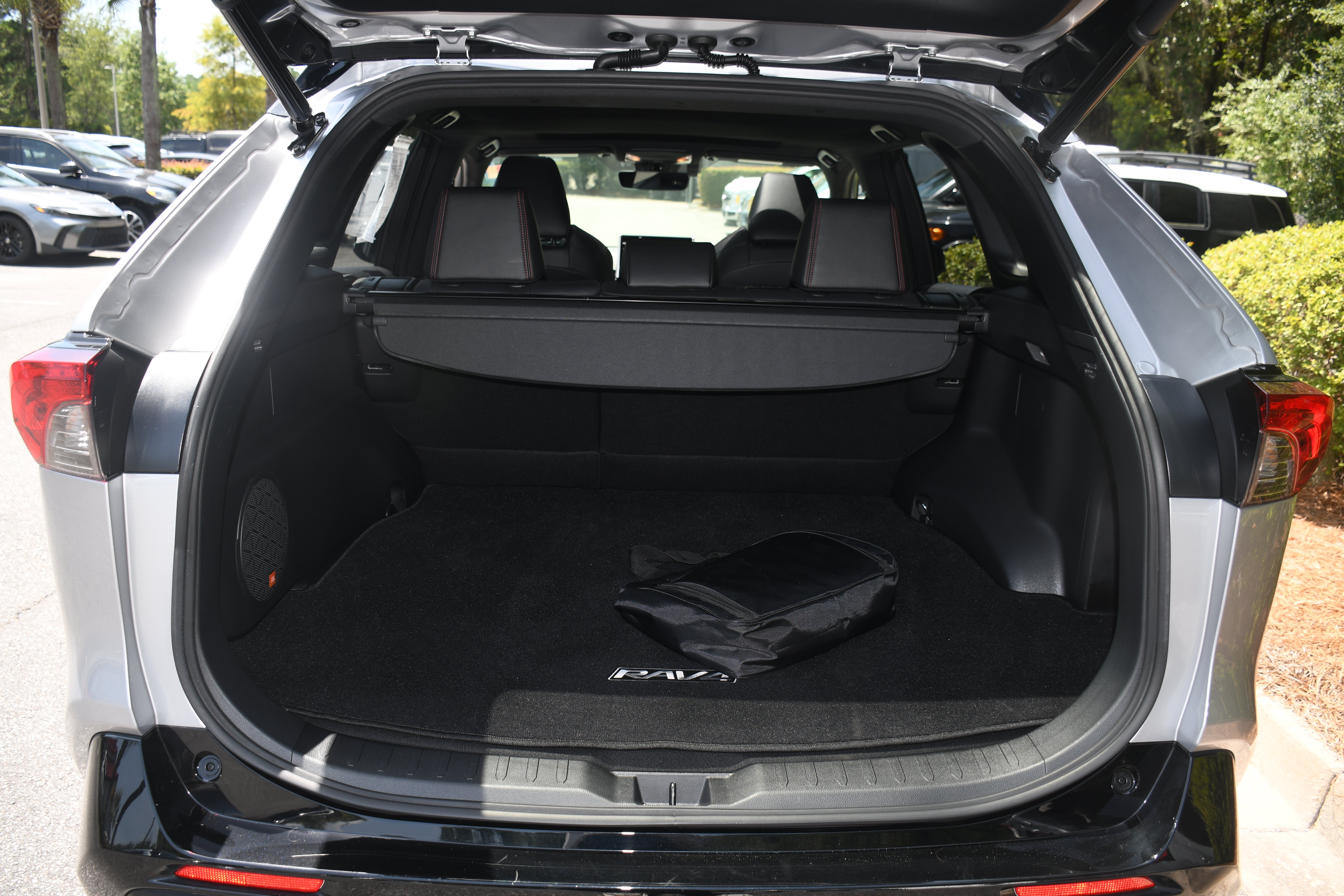 Used 2021 Toyota RAV4 XSE w/ Weather Package AWD/4WD image 18