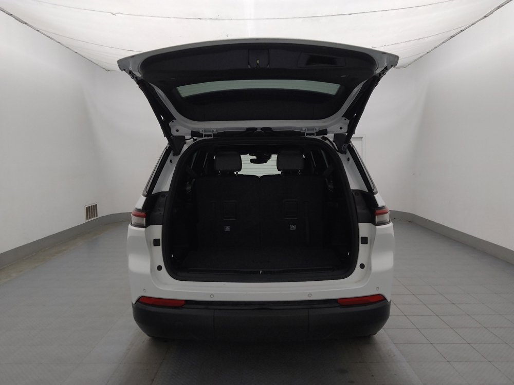 Used 2023 Jeep Grand Cherokee L Laredo image 29