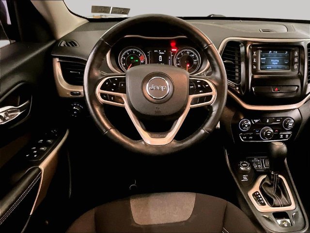 Used 2018 Jeep Cherokee Latitude w/ Cold Weather Group AWD/4WD image 6