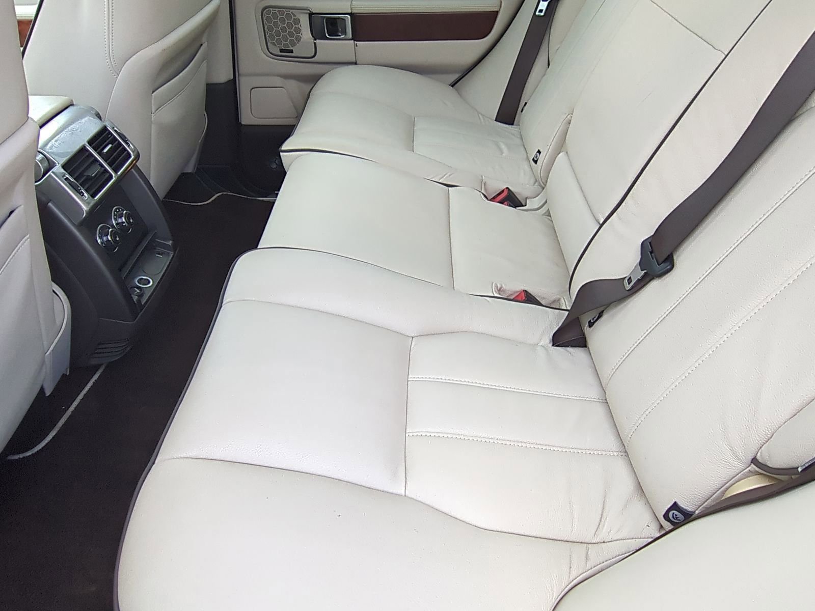 Used 2012 Land Rover Range Rover HSE image 24