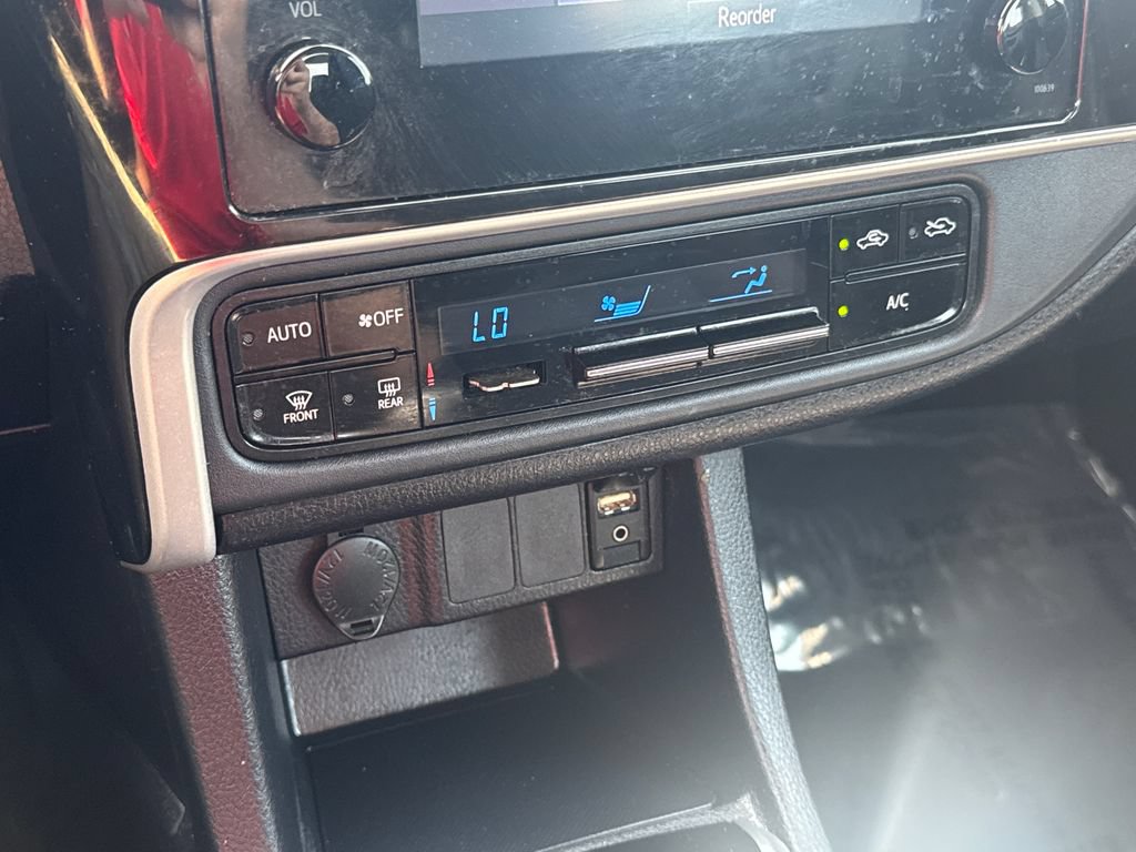 Used 2018 Toyota Corolla LE FWD image 22