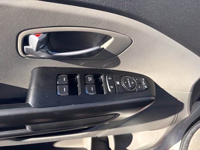 Used 2016 Kia Sedona LX FWD image 15