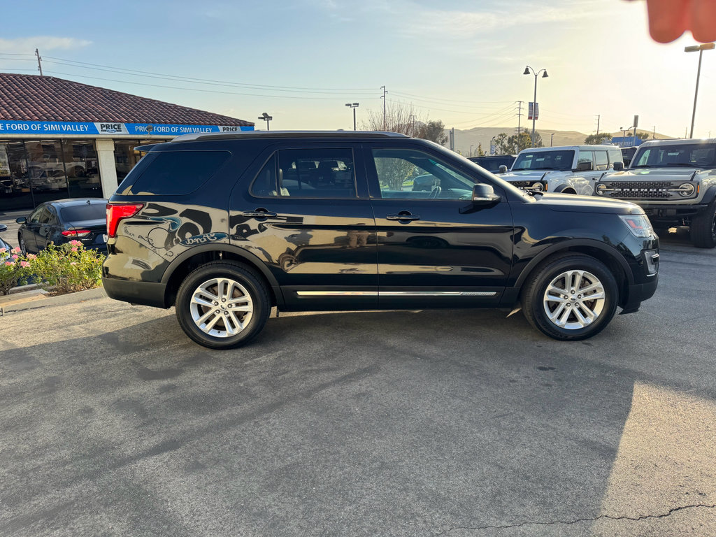 Used 2016 Ford Explorer XLT w/ Equipment Group 202A image 4