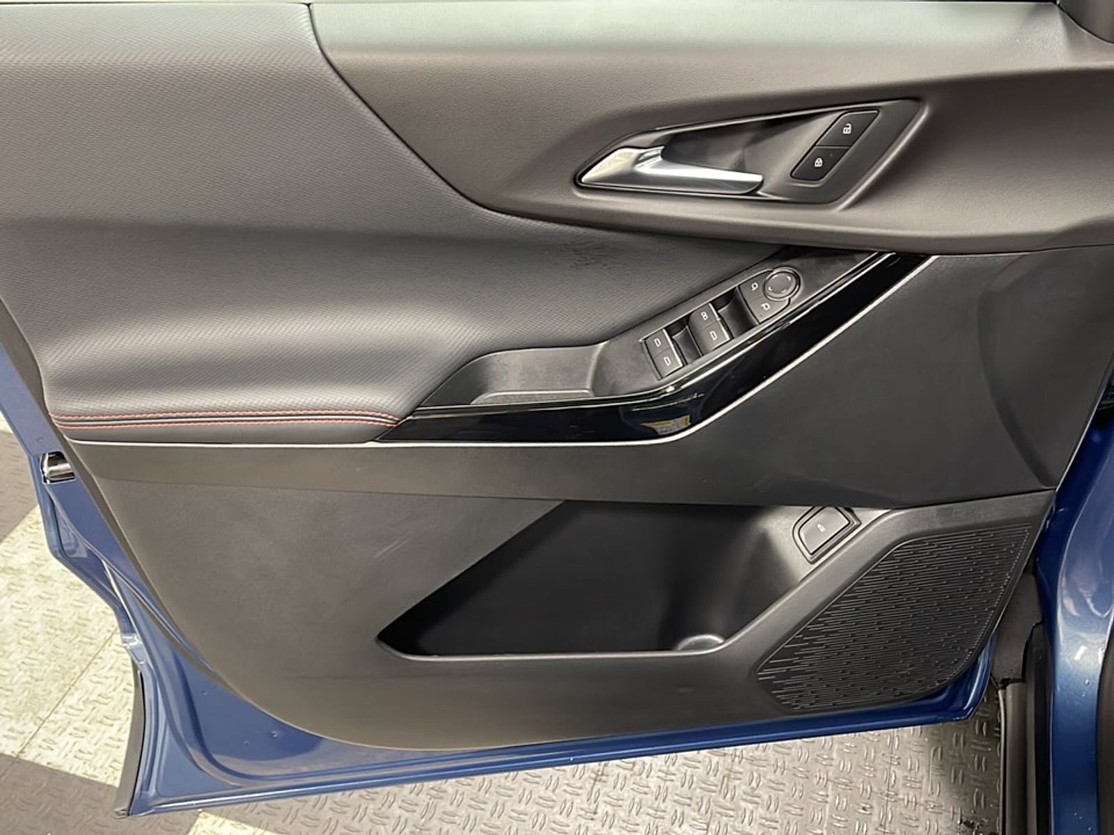 New 2027 Chevrolet Equinox RS w/ LPO, Floor Liner Package AWD/4WD image 13