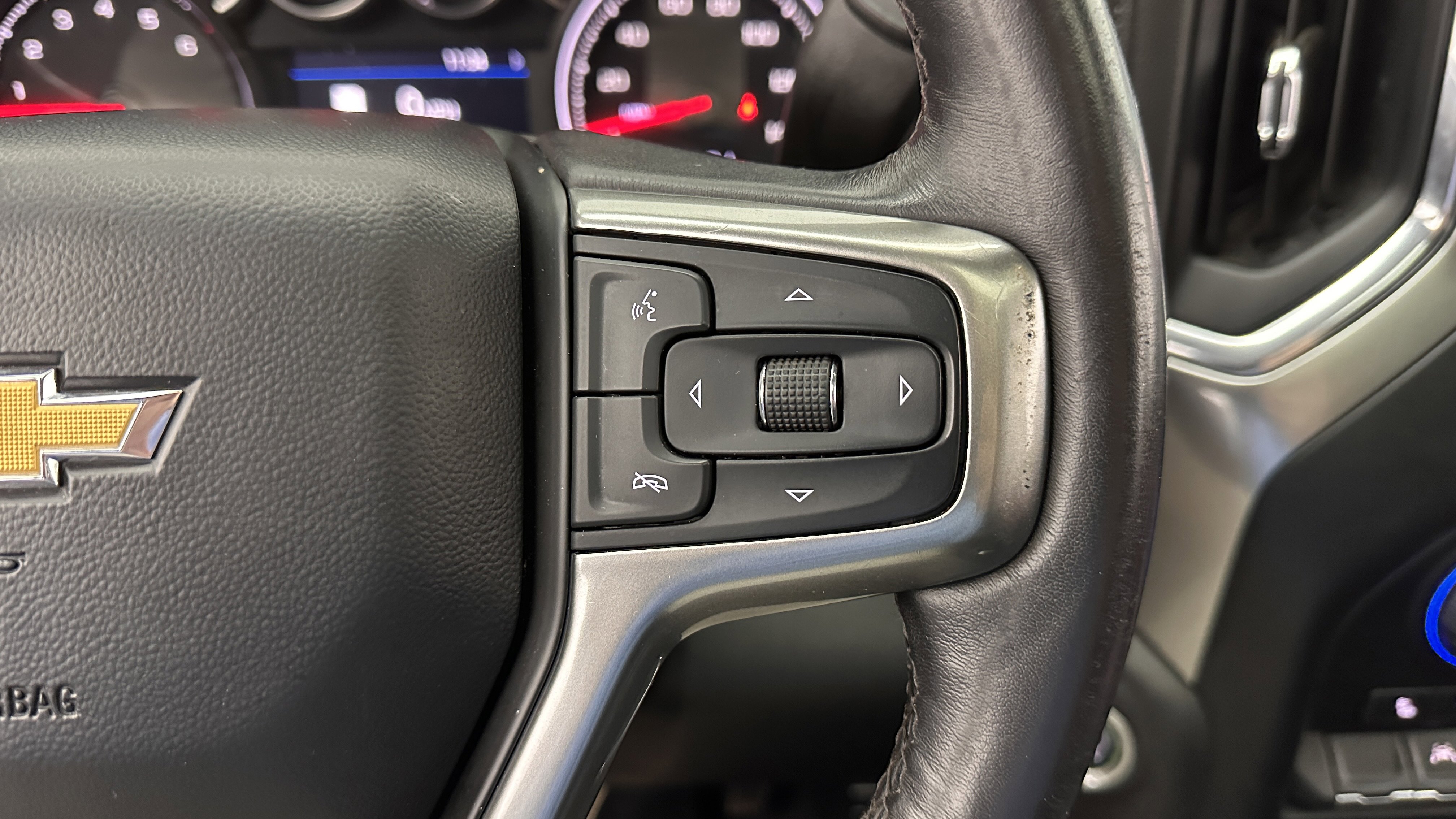 Used 2022 Chevrolet Silverado 1500 LTZ w/ LTZ Premium Package AWD/4WD image 18