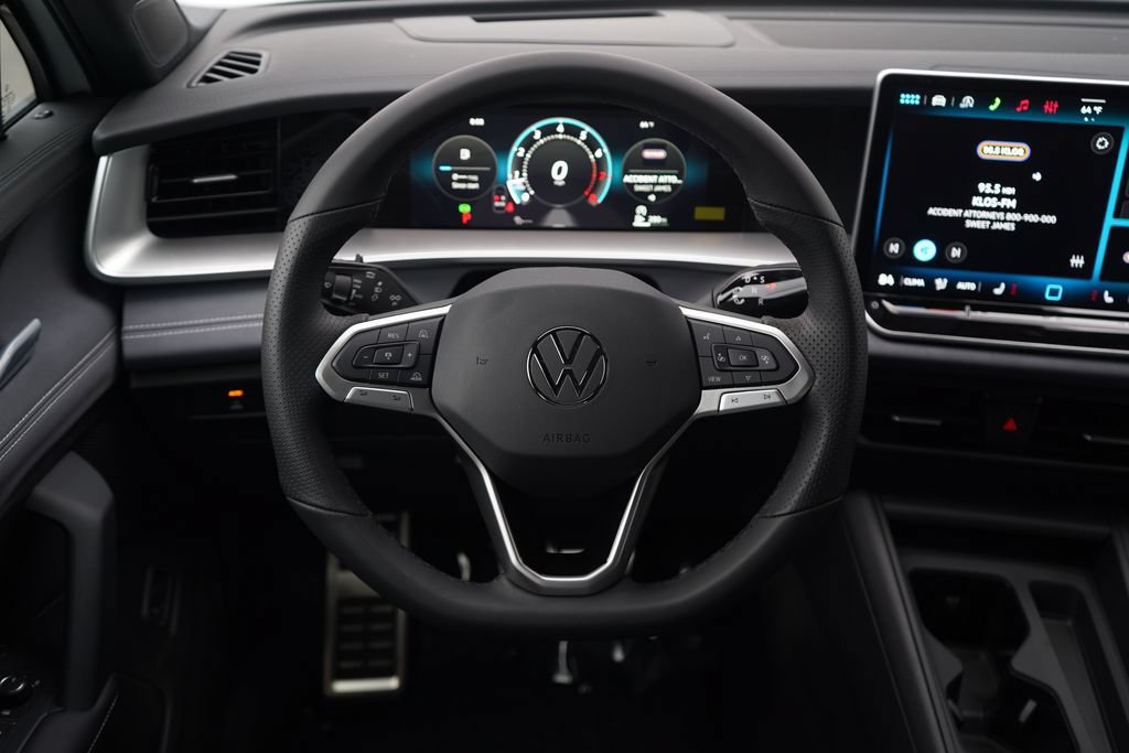 New 2026 Volkswagen Tiguan SE R-Line FWD image 9
