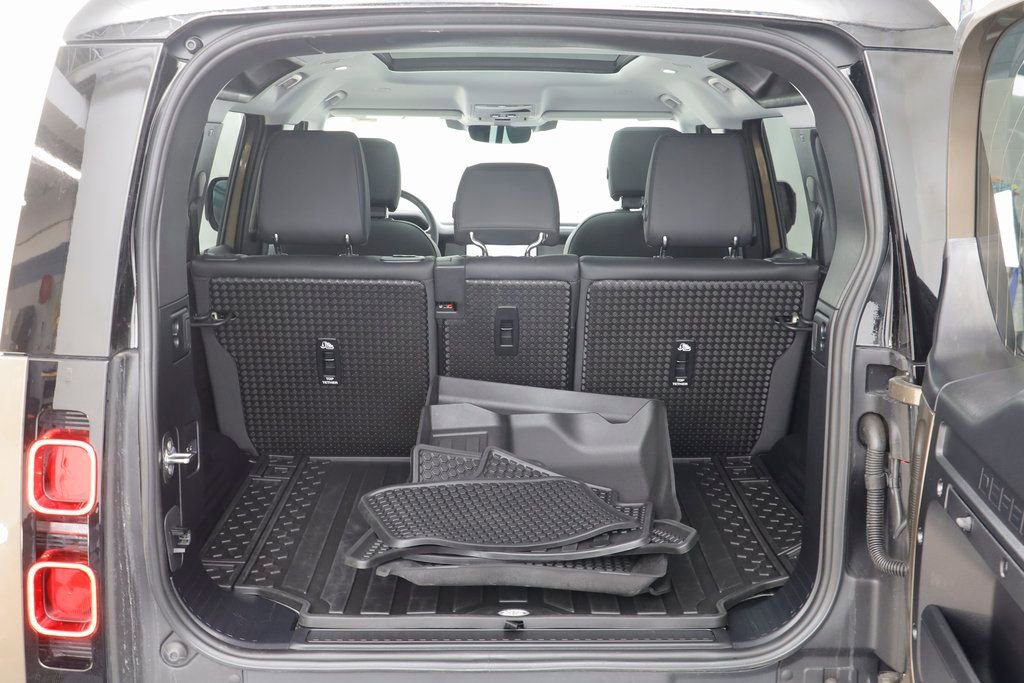 Used 2025 Land Rover Defender 110 S image 25