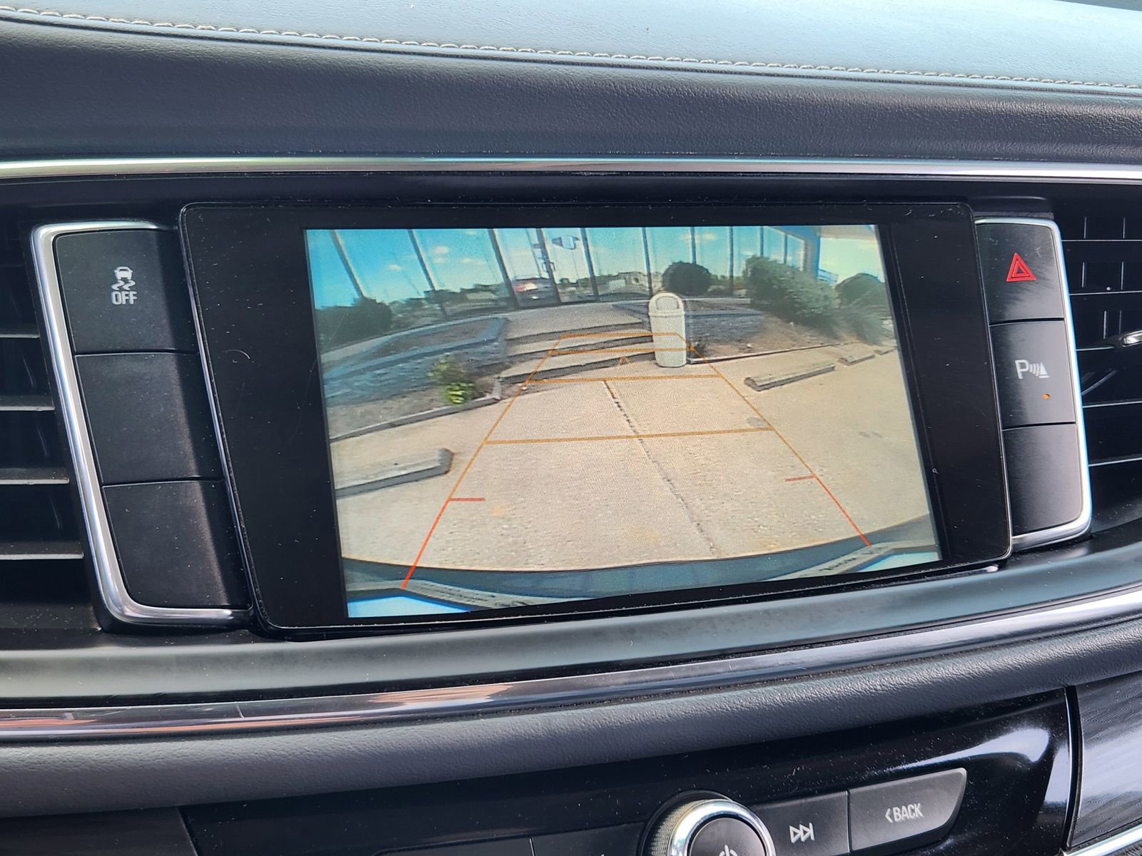 Used 2019 Buick Enclave Essence FWD image 19