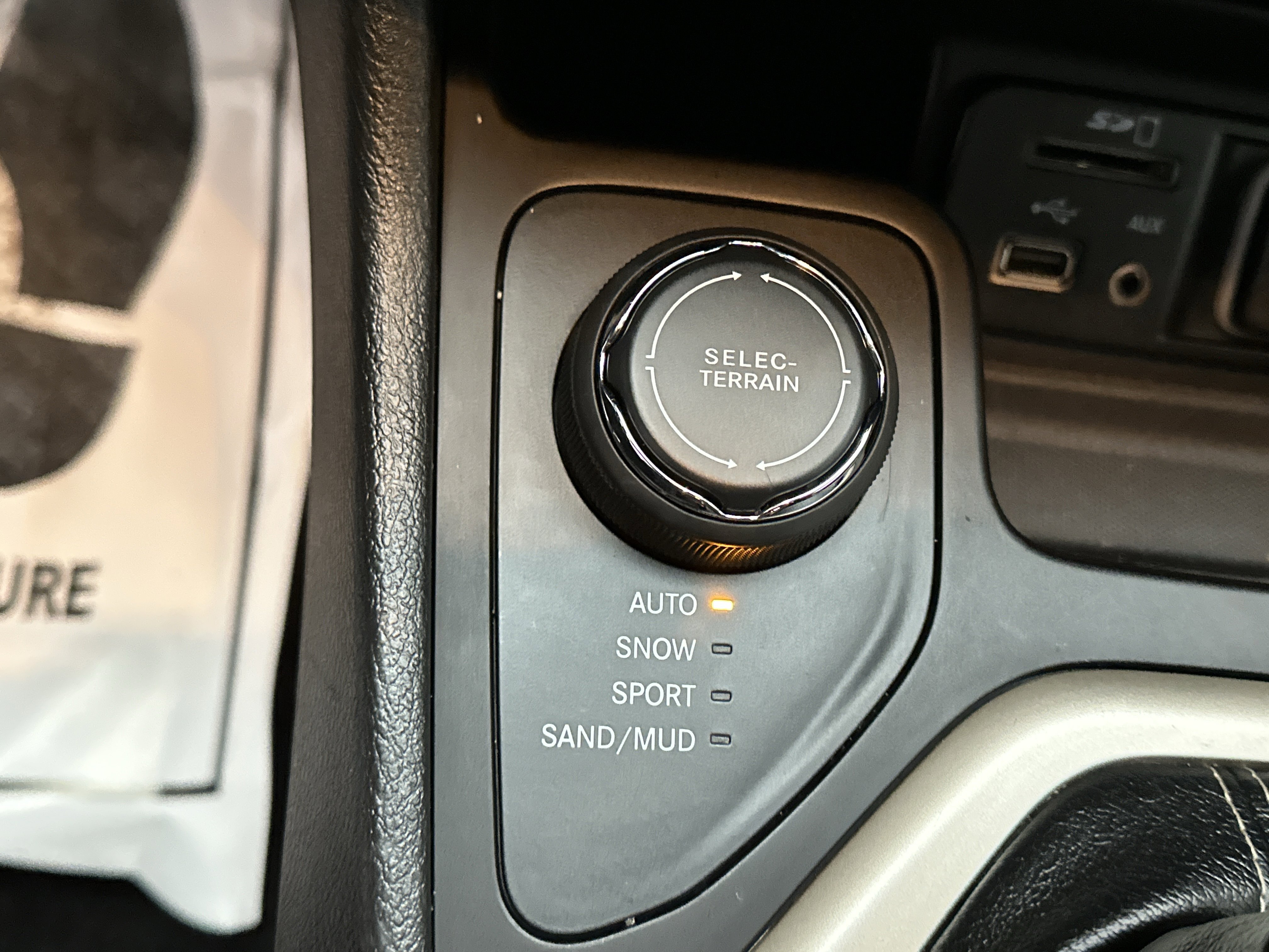 Used 2018 Jeep Cherokee Limited image 32