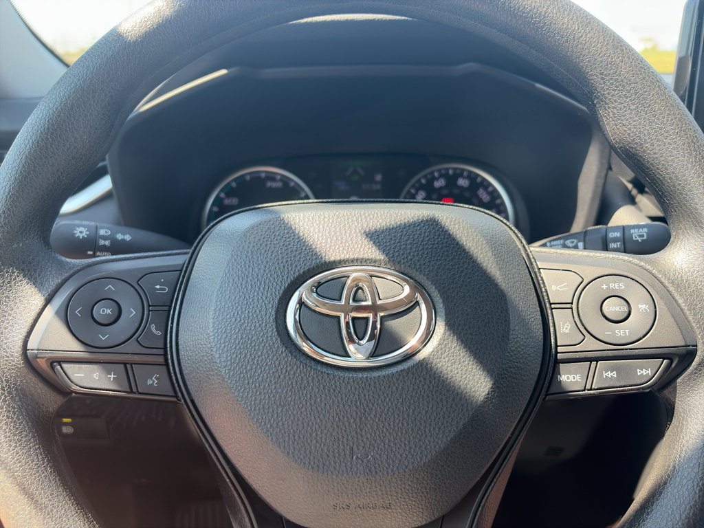 Used 2022 Toyota RAV4 XLE image 21